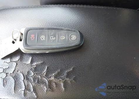 2014 Ford Focus Titanium z USA, uszkodzony, nr VIN 1FADP3J22EL263701